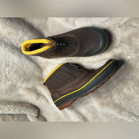 Clarks Outdoor boots Womens Size 9.5 - Picture 1 of 7